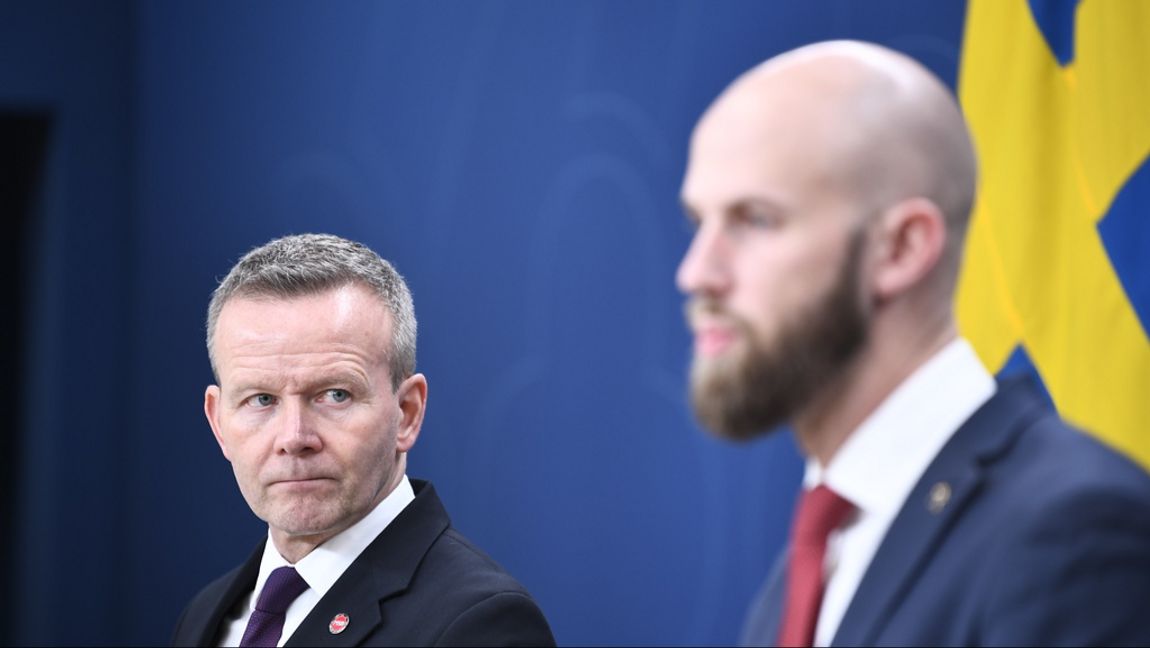 Mikael Frisell, generaldirektör för Myndigheten för samhällsskydd och beredskap (MSB), och ministern för civilt försvar Carl-Oskar Bohlin (M), på en pressträff om nästa steg civilplikten. Foto: Lars Schröder/TT