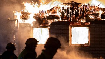 Förskolan Färgsolen i Lund står i lågor den 21:a maj 2020. Foto: Johan Nilsson/TT.