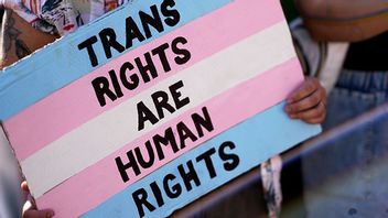 Bild från pride-paraden i Lissabon i juni 2025. Bild: AP Photo/Armando Franca