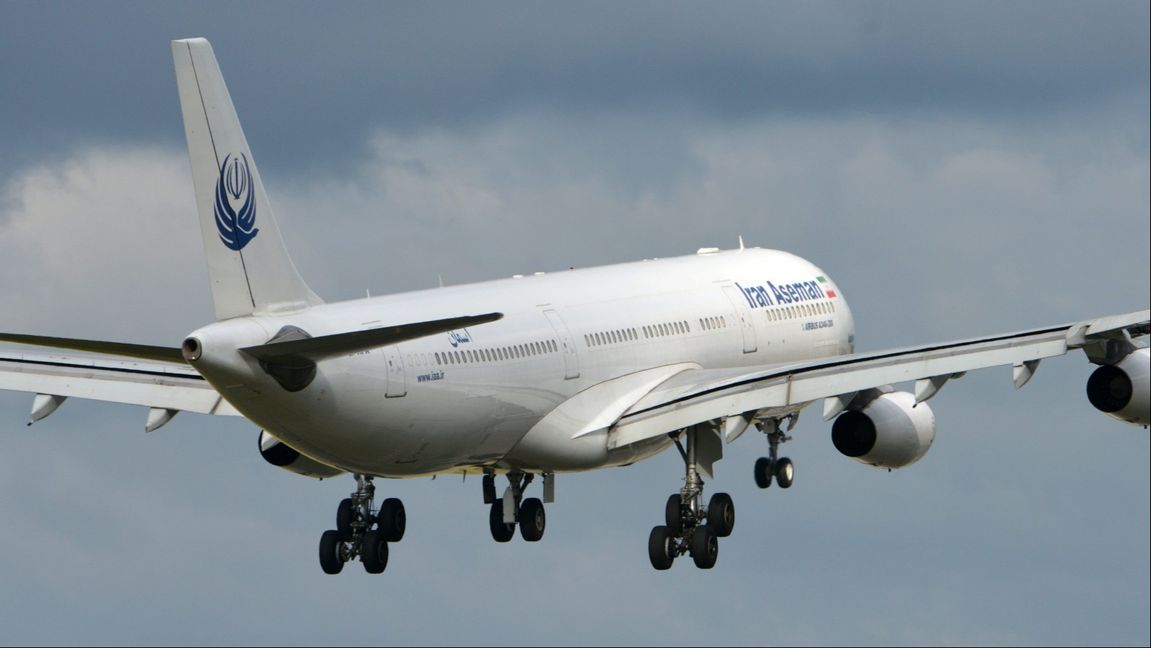 En Airbus 340-300 från Iran Aseman på väg in för landning på Stockholm Arlanda flygplats efter en flygning från Teheran. Foto: Johan Nilsson / TT