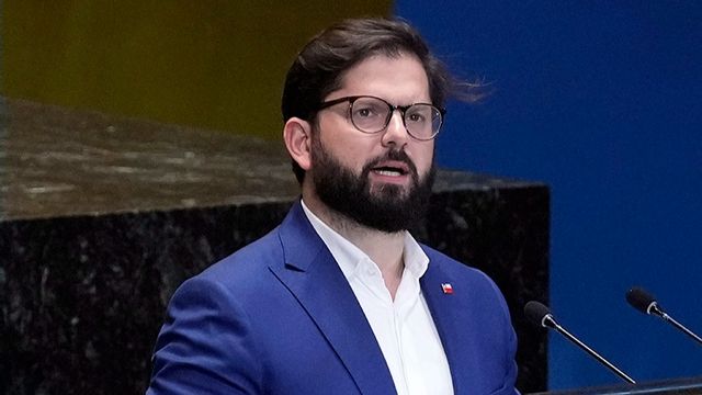 Chiles president Gabriel Boric uppmanar till evakuering. Arkivbild. Foto: Richard Drew/AP/TT