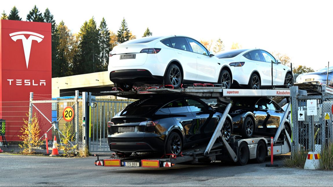 Teslabilar på väg ut till kunderna. Arkivbild. Fredrik Sandberg/TT