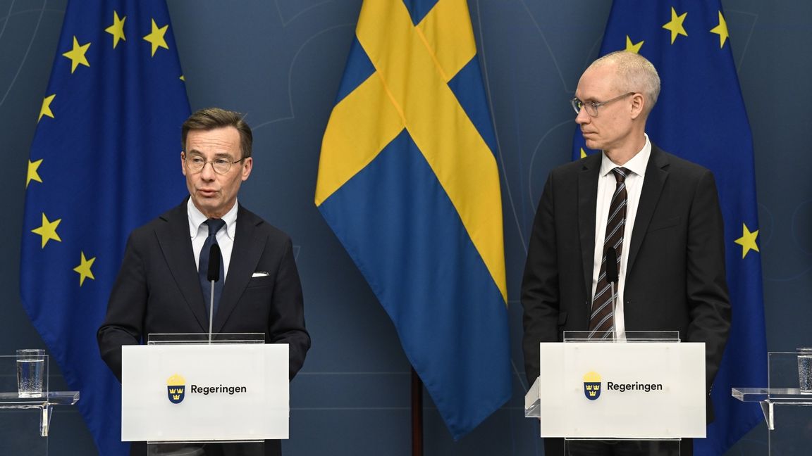 Statsminister Ulf Kristersson (M) och Oscar Stenström, ambassadör i statsrådsberedningen och chefsförhandlare i Natoprocessen, håller pressbriefing om Natoprocessen. Foto: Fredrik Sandberg/ TT