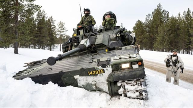 Endast 20 procent av finländarna anser att Sverige har ett starkt försvar – trots omfattande upprustning.  Foto: Anders Wiklund/TT.