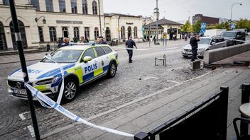 Polis på plats vid järnvägsstationen i Lund i samband med bråk mellan flera personer vid en uteservering. Arkivbild. Foto: Johan Nilsson/TT. 