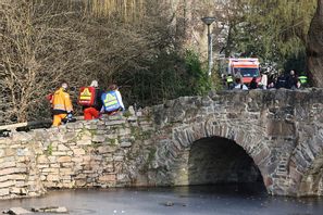 Räddningstjänst och polis på brottsplatsen i tyska Aschaffenburg. Ralf Hettler/DPA/AP/TT