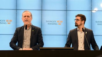 Miljöpartiets språkrör Daniel Helldén och trafikpolitiske talespersonen Linus Lakso. Foto: Henrik Gustafsson Nicander/TT