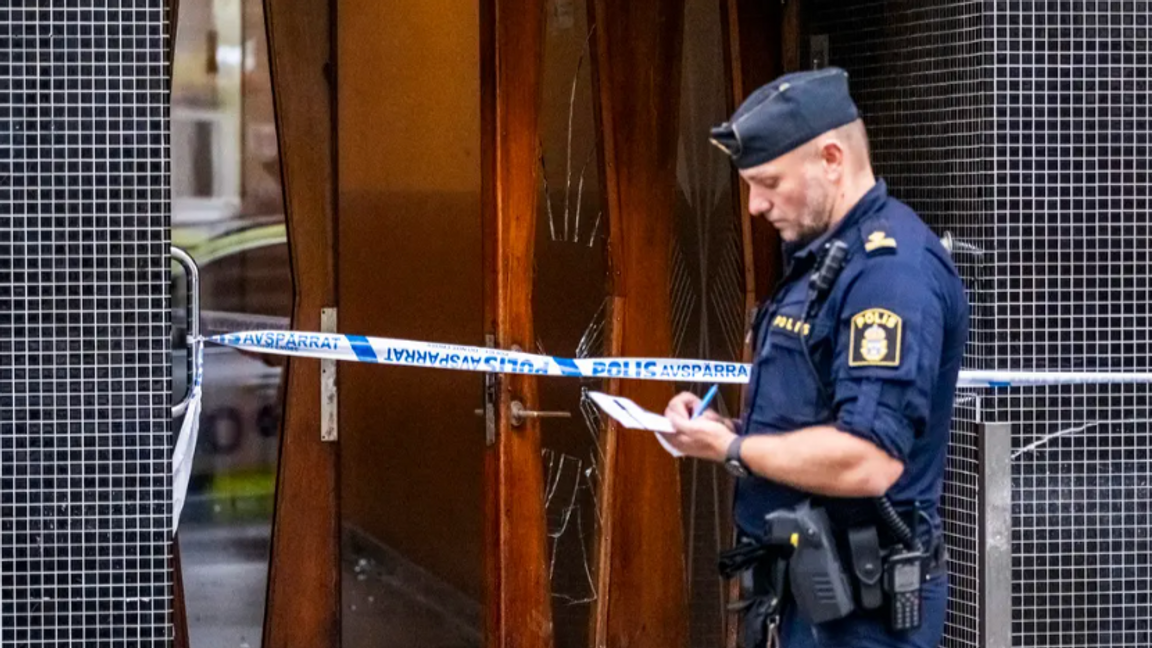 Bild från lägenheten i Malmö där en man i 45-årsåldern attackerades med kniv. Mannen har avlidit från sina skador. Foto: Johan Nilsson/TT