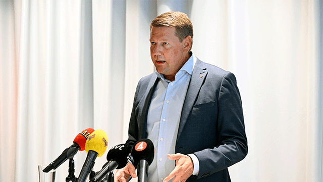 Socialdemokraternas partisekreterare Tobias Baudin (S) när Socialdemokraterna håller pressträff på med anledning av lotterierna. Foto: Jessica Gow / TT