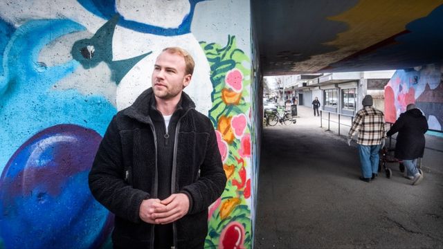 Douglas Thor har gått vilse i förorten. Foto: Magnus Hjalmarson Neideman/SVD/TT