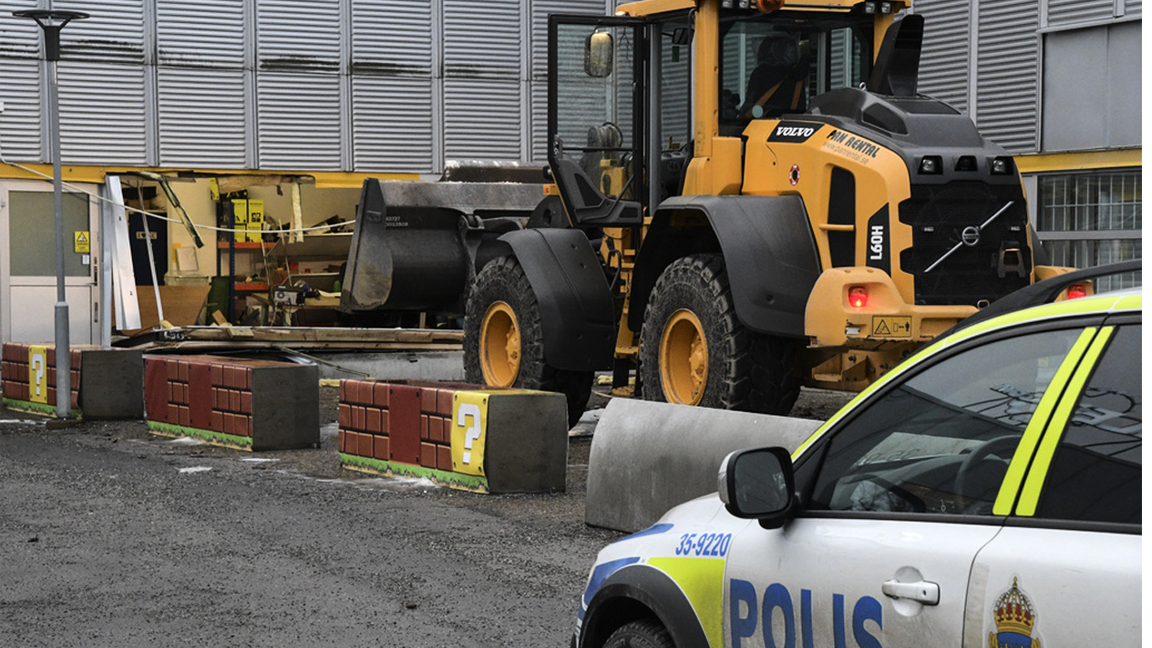 Flydde genom Boden på hjullastare – greps på ö