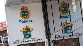 Polisen och Åklagarmyndigheten – loggor i entrén till polishuset på Norra Källegatan i centrala Halmstad. Genrebild. Foto: Johan Nilsson/TT