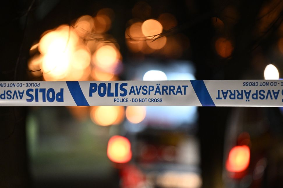 Vid 02.30 larmades polis och räddningstjänst efter att en fabrikslokal i Trollhättan börjat brinna. Arkivbild. Foto: Johan Nilsson/TT