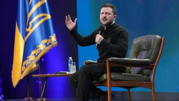 Ukrainas president Volodymyr Zelenskyj håller presskonferens i Kiev. Evgeniy Maloletka/AP/TT