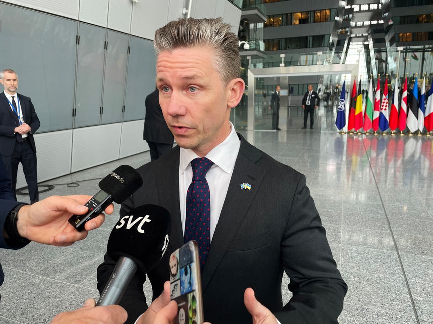 Försvarsminister Pål Jonson på väg in till torsdagens Natomöte i Bryssel. Foto: Wiktor Nummelin/TT