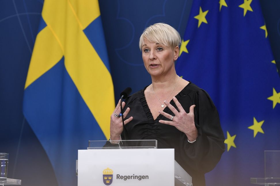 Socialförsäkringsminister Anna Tenje vill upptäcka felaktiga utbetalningar till personer utomlands. Foto: Viktoria Bank/TT