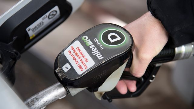 Det blir dyrare att tanka både bensin och diesel i och med dagens prishöjning. Foto: Anders Wiklund/TT