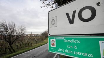 Infart till Vo’ Euganeo i kommunen Vo’ i norra Italien. Här inträffade även ett av de första europeiska covid-dödsfallen. Under våren genomfördes masstestningar av kommunens invånare. Dessa följdes upp i november och har nu analyserats. Foto: Luca Bruno/AP/TT