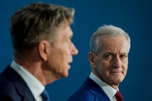Statsminister Jonas Gahr Støre (Ap) tillsammans med energiminister Terje Aasland (Ap) Ole Berg-Rusten/NTB/TT