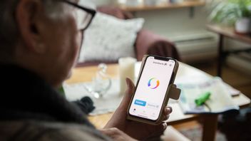 Genrebild. Swish är ett vanligt verktyg vid bedrägerier mot äldre. När personer med koppling till vården är inblandade ökar sårbarheten ytterligare. Foto: Caisa Rasmussen/TT