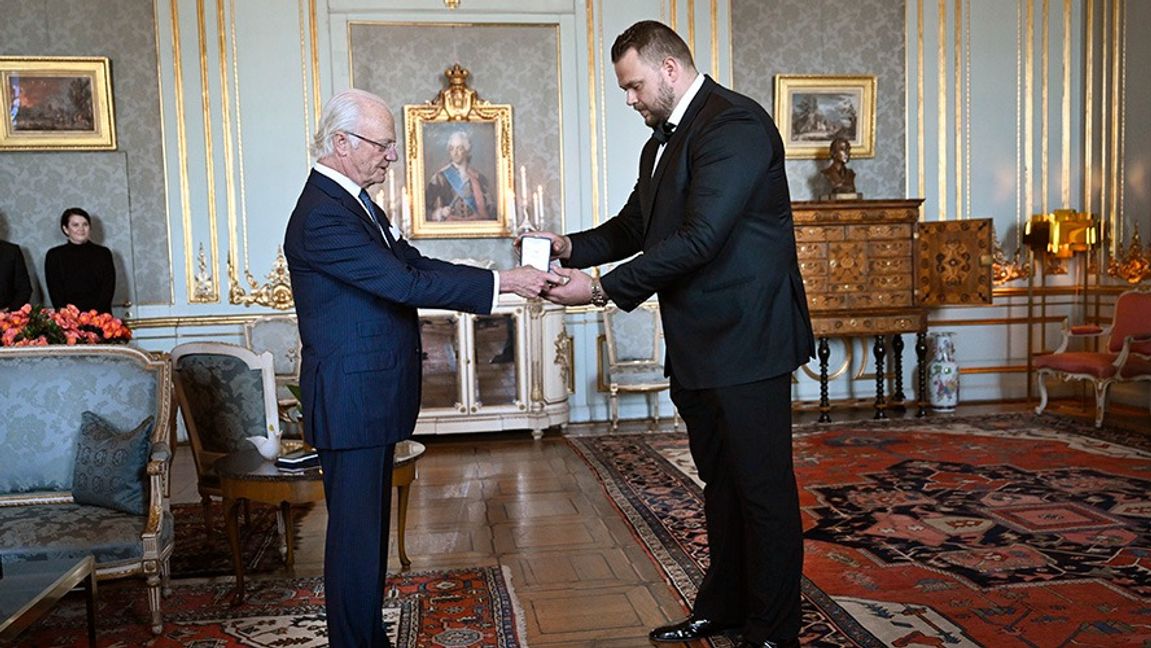 Daniel Ståhl, tidigare OS-guldmedaljör i diskus, var en av de idrottare som fick medalj från kungen. Foto: Fredrik Sandberg/TT