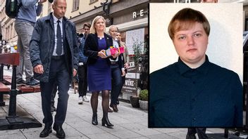 Finansministern på årets budgetpromenad. Vår krönikör John Gustavsson. Foto: Magnus Hjalmarson Neideman/SvD/TT / Privat