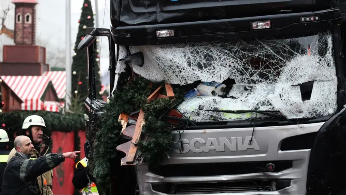 Lastbilen som körde in i Berlins julmarknad 2016 Foto: Michael Kappeler/AP/TT