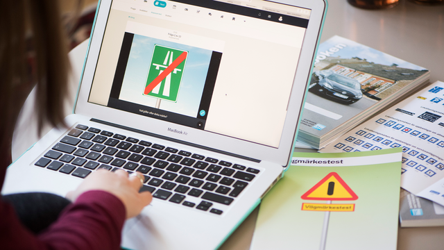 Strul hos Telia sätter stopp för närmare 600 körkortsprov i landet. Foto: Fredrik Sandberg/TT