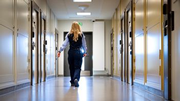 Många platser skulle kunna frigöras om utländska medborgare avtjänade sina straff i hemlandet. Foto: Pontus Lundahl/TT