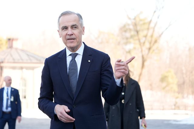 Mark Carney på väg in till installationsceremonin i Ottawa. Adrian Wyld/The Canadian Press via AP/TT