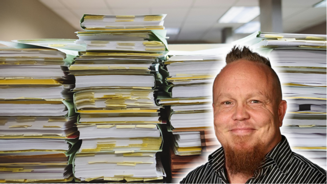 Om eleverna bara visste vad deras lärare har att hantera så skulle de inte klaga så mycket över proven. Foto: Wesley Tingey, Unsplash