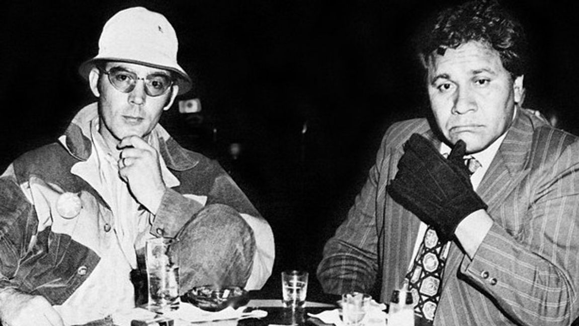 Författaren Hunter S. Thompson och hans kollega Oscar Acosta i Las Vegas 1971. Foto: Wikipedia (Public Domain)