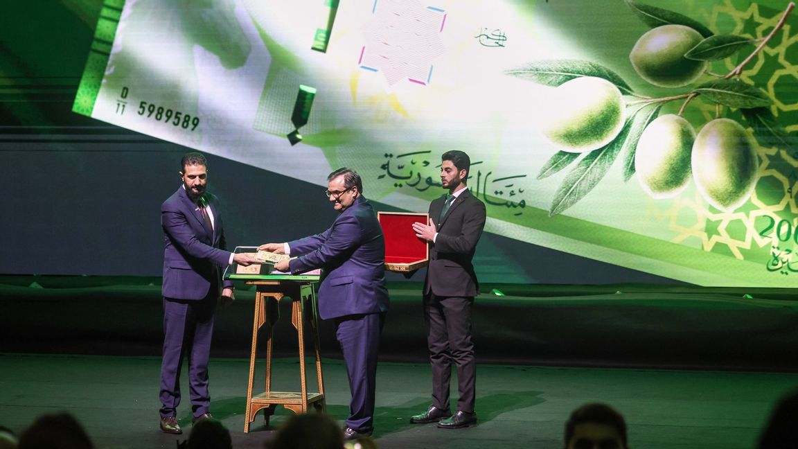 Syriens nya sedlar innehåller jordbruksmotiv. Foto: Ghaith Alsayed/AP/TT