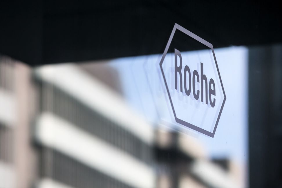 Logotypen för schweiziska Roche. Arkivbild. Foto: Alexandra Wey/AP/TT