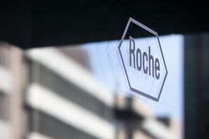 Logotypen för schweiziska Roche. Arkivbild. Foto: Alexandra Wey/AP/TT