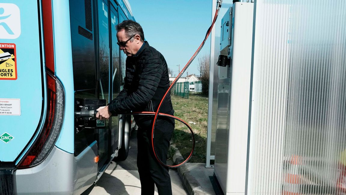 Både bensin- och dieselpriserna stiger med 20 öre litern. Foto: Thibault Camus/AP/TT