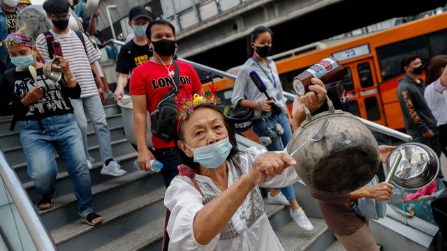 Splittring då demokratirörelsen i Thailand åter tar till gatan. Foto: Sakchai Lalit/TT. 