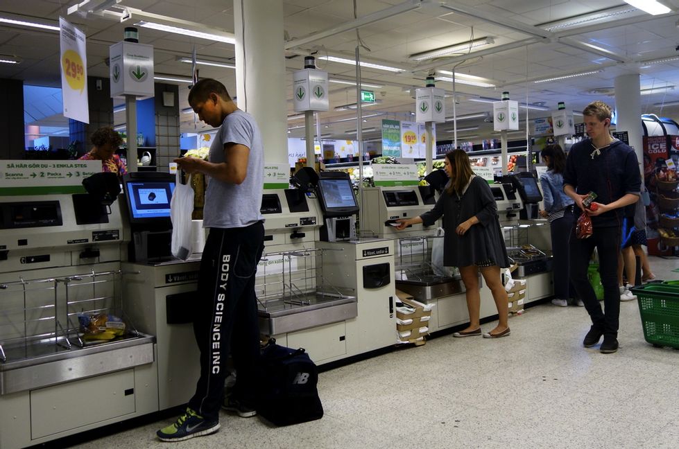Coops butiker i norra Sverige stoppar självscanning med mobiltelefon. Arkivbild. Foto: Hasse Holmberg/TT