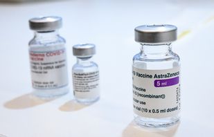 Vaccineringen med vaccinet från Astra Zeneca pausas i flera länder.
Foto: Johan Nilsson/TT.