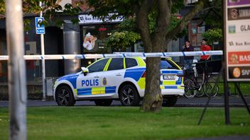 Polis har spärrat av området där mordet och mordförsöket skedde i Kristanstad under tisdagskvällen. Foto: Fredrik Sandberg/TT