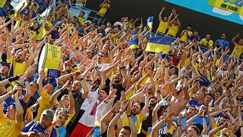 Ukrainska fotbollsfans under matchen Ukraina-Österrike den 21 juni 2021. Foto: Dynamomania.com / wikimedia commons