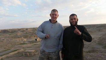 Osama Krayem tillsammans med den svenske jihadisten Mikael Skråmo. Foto: Facebook.