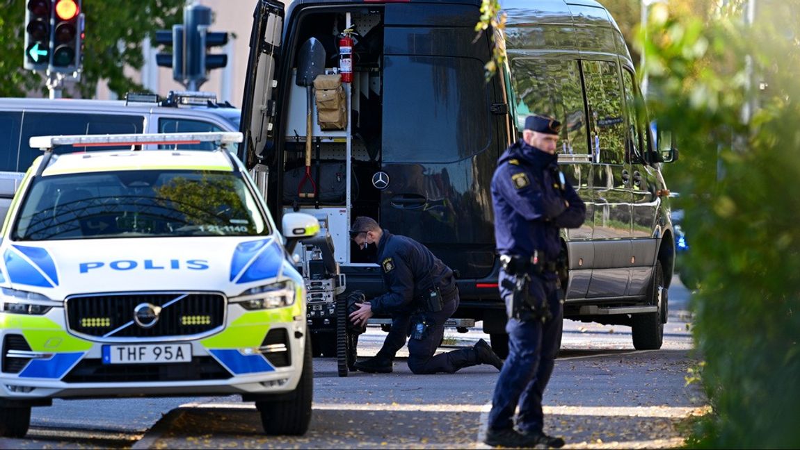 Ett misstänkt farligt föremål har hittats utomhus i Svartbäcken i centrala Uppsala under lördagen. Foto: Magnus Lejhall/TT