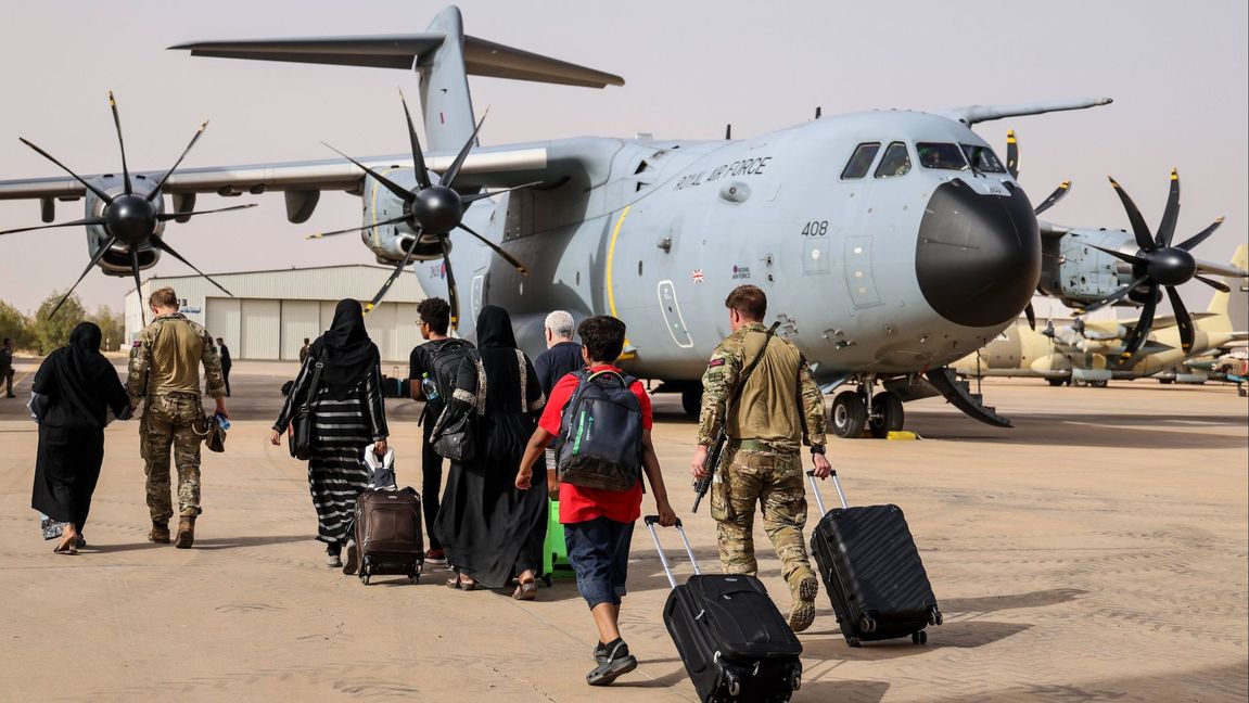 Evakuering i Sudan. Foto: Phot Aaron Hoare/UK Ministry of Defence/AP/TT