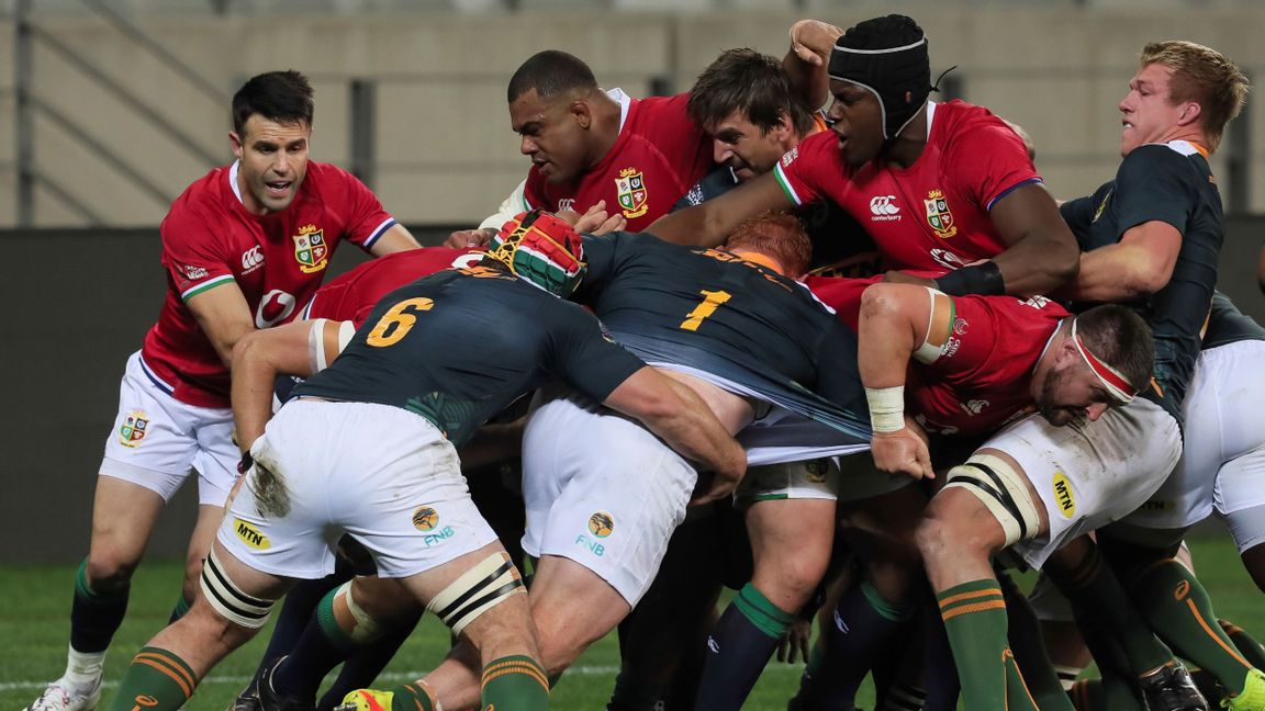 De brittiska och irländska rugbylejonen och Sydafrika A under en inofficiell träningslandskamp förra veckan som slutade med Sydafrikansk seger, 17-13. Foto: Halden Krog/AP/TT