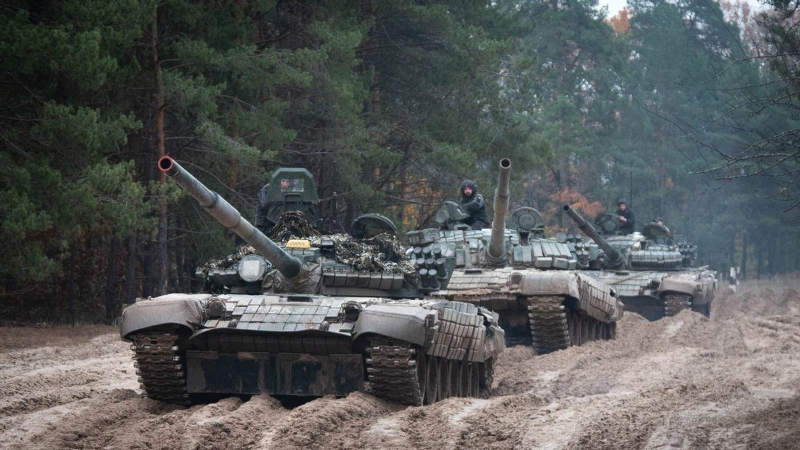 Ukrainska soldater nära Chernihiv i Ukraina. Foto: Aleksandr Shulman/AP/TT