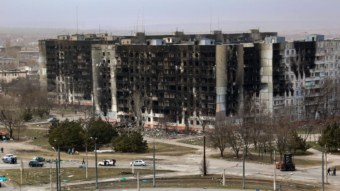 Sönderbombat hus i Mariupol. Foto: Alexei Alexandrov/AP/TT