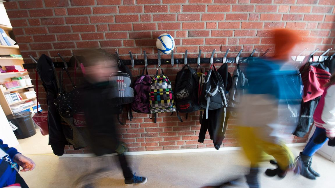 Genrebild. I Mörbylånga tvingas skolpersonal använda benskydd och diskutera tjockare arbetskläder för att skydda sig mot våldsamma elever. Foto: Fredrik Sandberg/TT