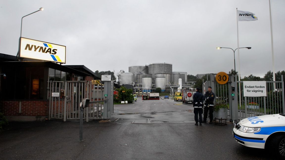 Personal på ett raffinaderi på Hisingen utsattes för en knivbeväpnad ma som hotade och jagade dem under söndagskvällen. Foto: Karin Malmhav / TT