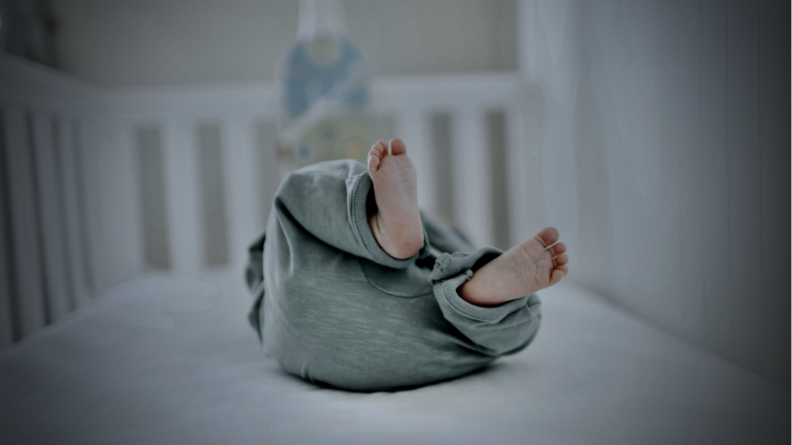 Genrebild. Trots upprepade varningssignaler lät socialtjänsten spädbarnet bo kvar hos föräldrarna. Foto: Pexels